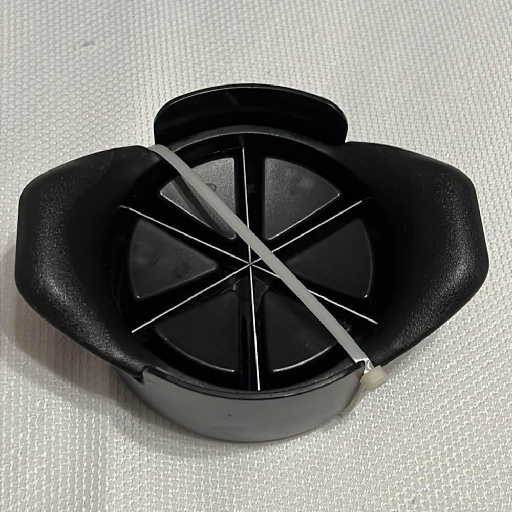 The Pampered Chef Veggie Wedger
